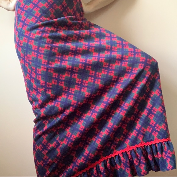 Vintage Plaid Sleeveless Holiday Dress - Picture 7 of 8